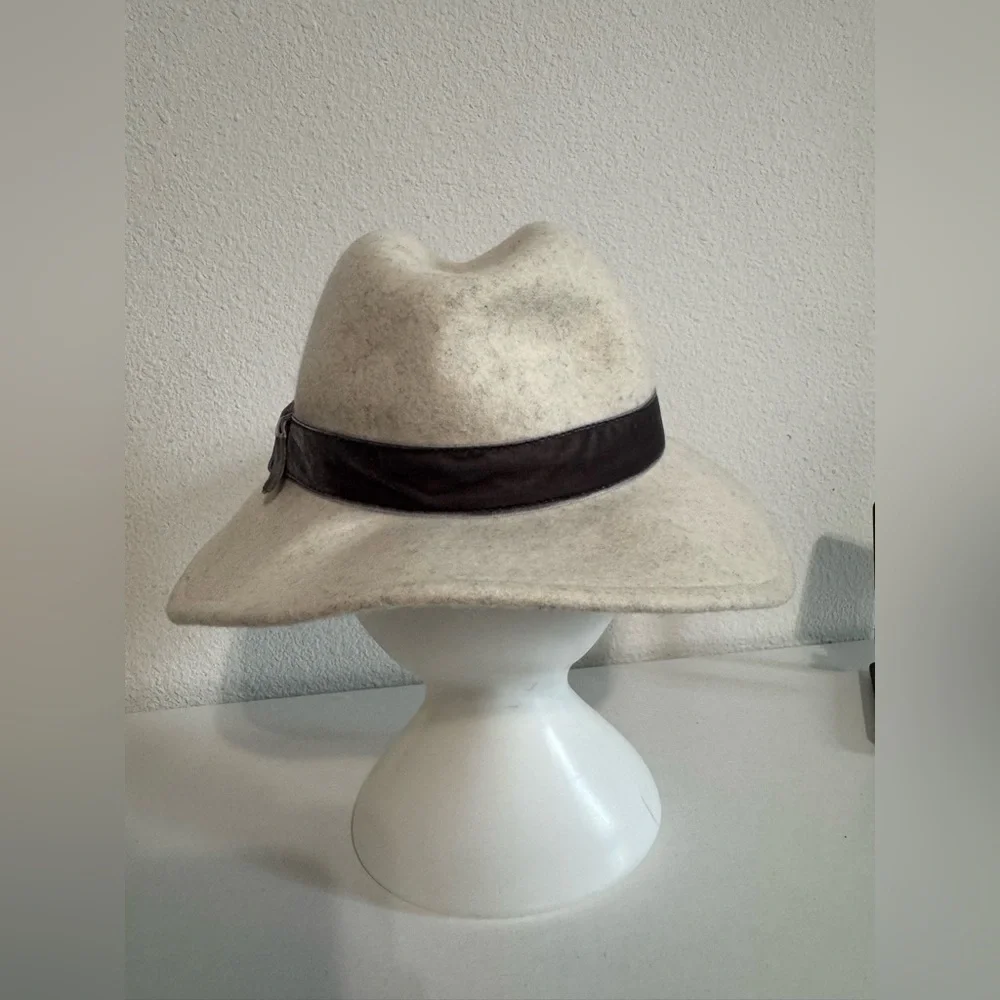 Janie and Jack gray wool hat with a velvet bow size 6-12 months